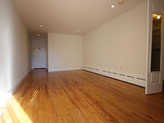5th image of 235 E 13th St APT 6C