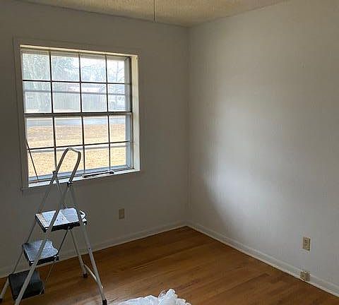 5th image of 494 Gordon Dr