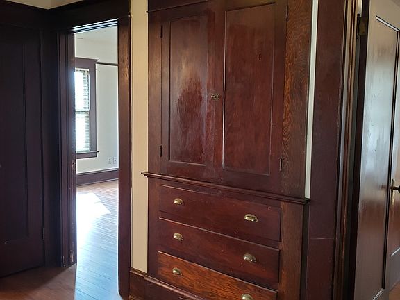 3rd image of 3105-3109 NE Broadway St #3105