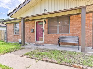807 Temple Dr, Hitchcock, TX 77563