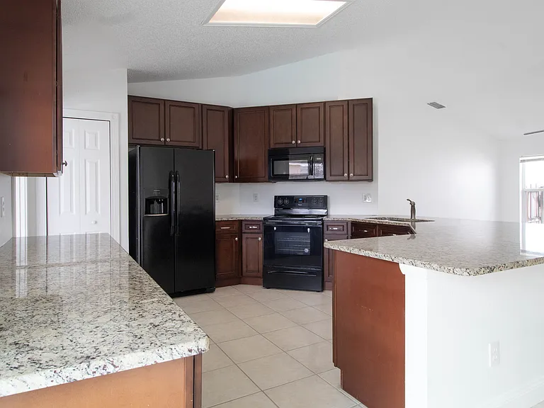 2782 Picadilly Cir — Photo 10