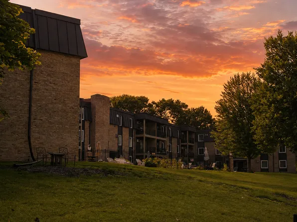 4207 Lakeside Ave N APT 122, Brooklyn Center, MN 55429