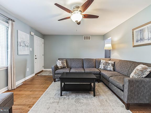 5th image of 75 Holly Dr