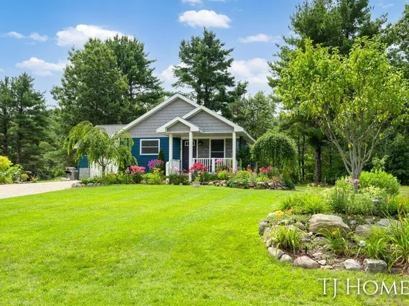 11771 Crimson Creek Dr, Gowen, MI 49326