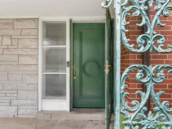 7 Biritz Dr, Saint Louis, MO 63137