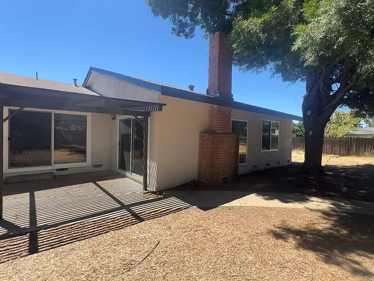 303 Diane Ct — Photo 14