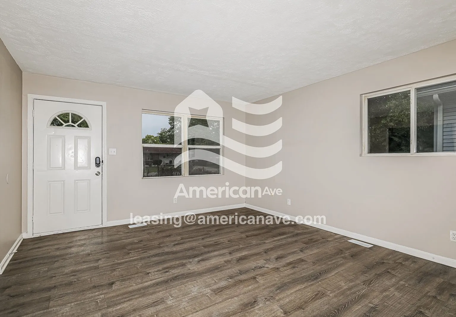 4 bed, 1.5 bath, 1200 sqft, $1,726 — Photo 2