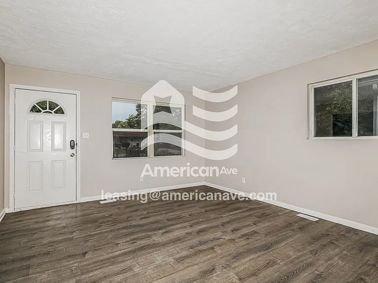 820334_002_living_room_2.jpg
