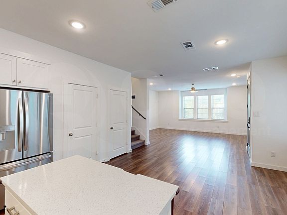 5th image of 244 Spring Hill Rd
