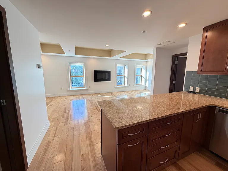 111 Genesee St #201 — Photo 8
