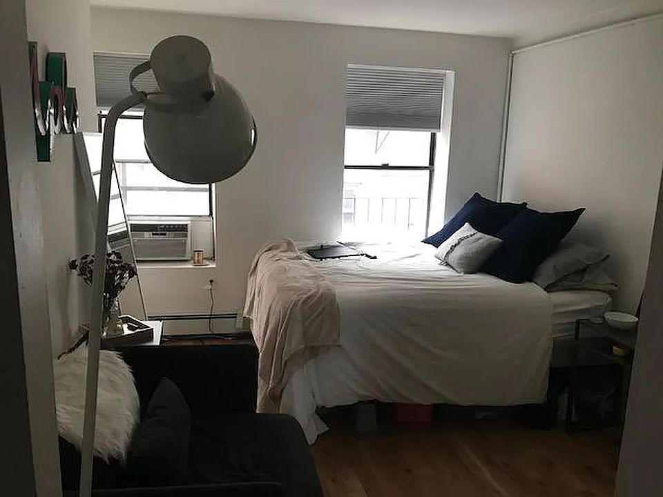 2nd image of 121 Baxter St APT 20R