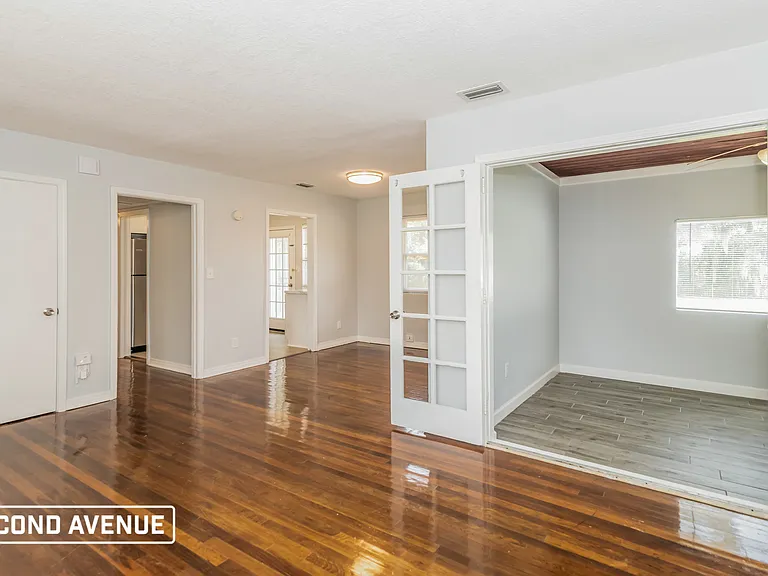 1807 Colby Ave — Photo 10