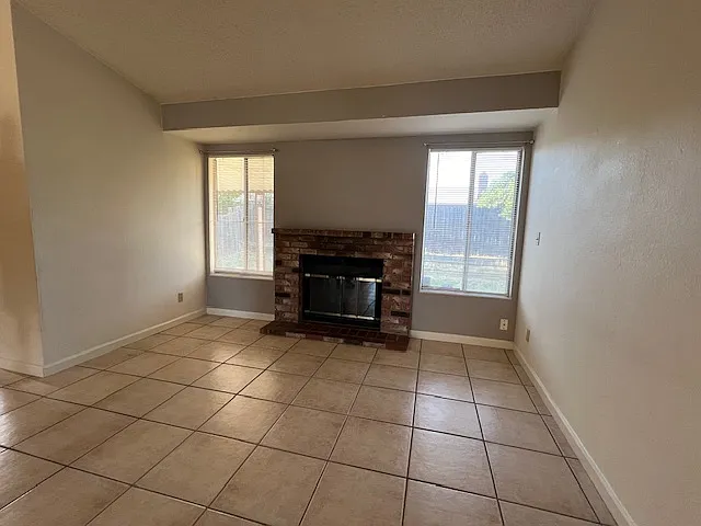 8189 Hemingway Dr — Photo 2