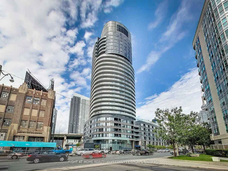 38 Dan Leckie Way #809