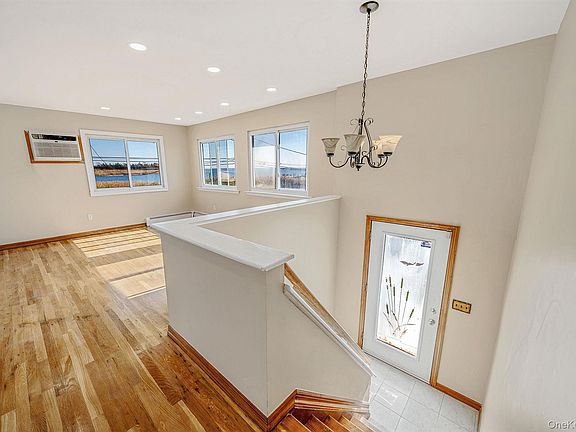 3rd image of 4 Bay Place