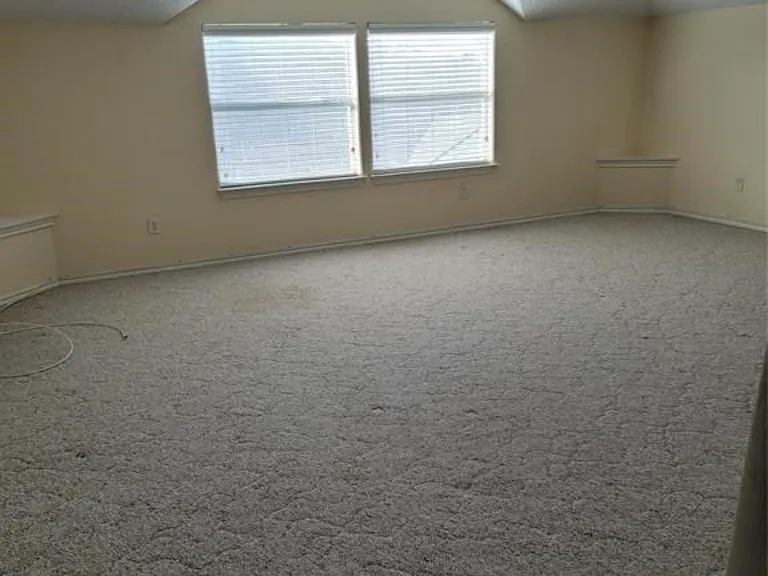 2809 Hawthorne Ln — Photo 7