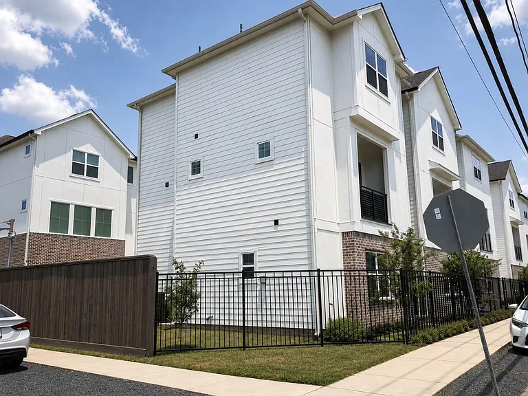 4907 Avenue J — Photo 19