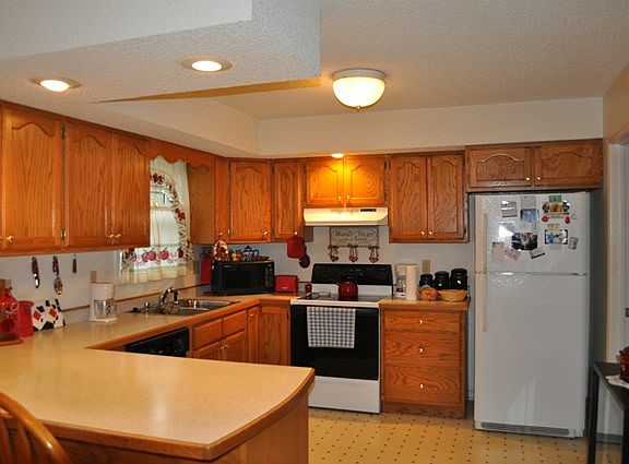 4th image of 643 Sherwood Pl