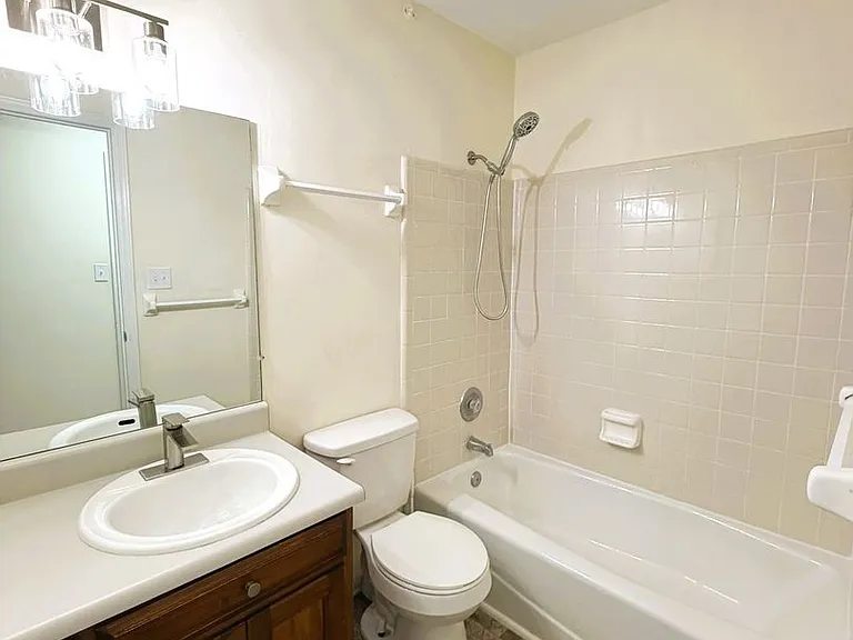 136 Belmont Rd — Photo 23