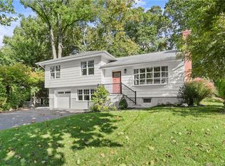 138 Brook Run Ln, Stamford, CT 06905