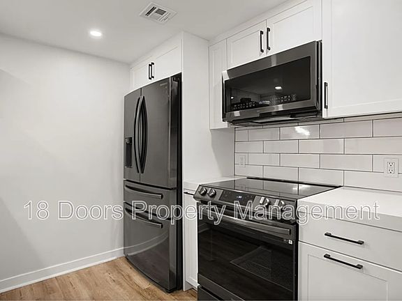 5th image of 425 W Beech St Unit 422