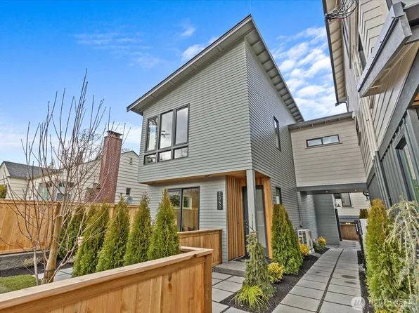 1050 NE 98th Street, Seattle, WA 98115