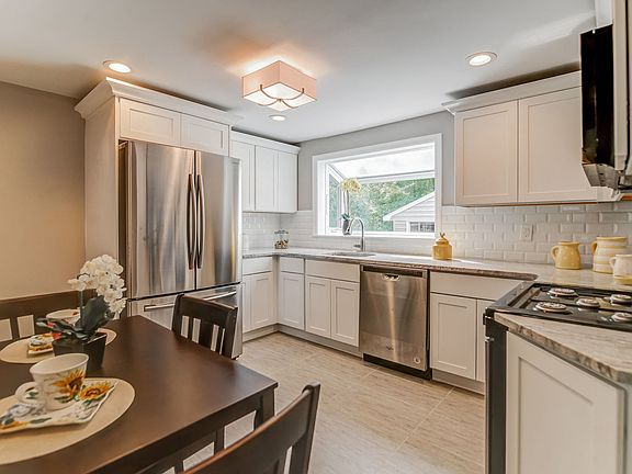 Gorgeous white Kitchen