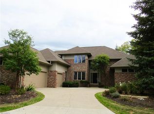 285 Lake Pointe Dr, Akron, OH 44333