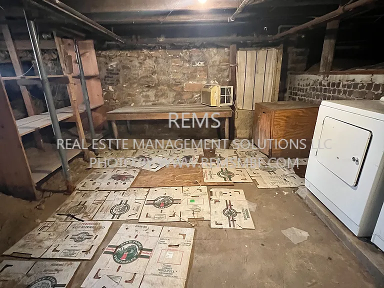 420 N Pine St — Photo 12
