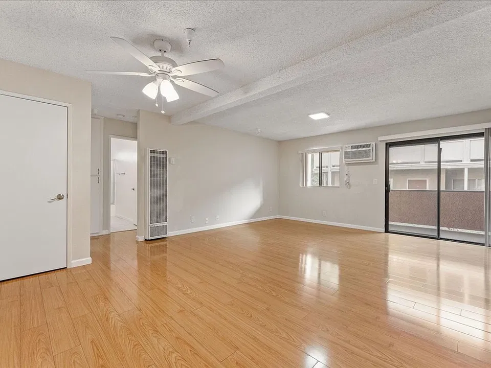 144 N Michigan Ave #5