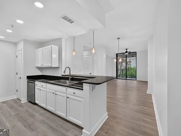 3040 Peachtree Rd NW Unit 313, Atlanta, GA 30305