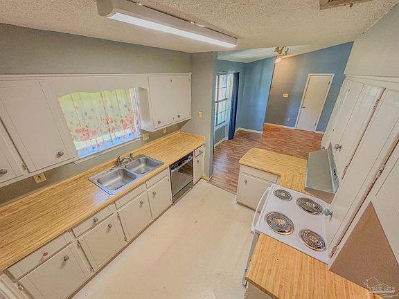 3rd image of 7721 Brook Meadow Pl
