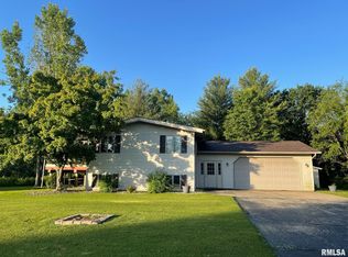 1041 Lakeview Rd N, Dahinda, IL 61428