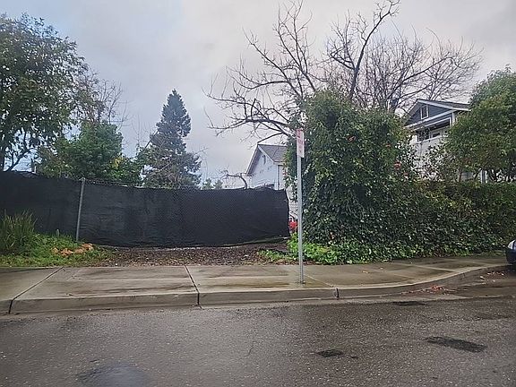 3rd image of 554 Hampton Rd