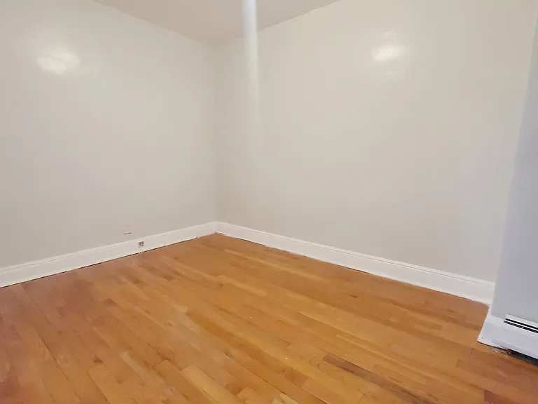 128 Bergen Ave #2E — Photo 3