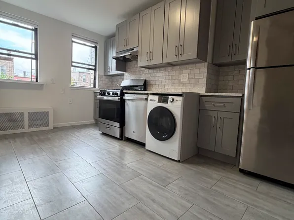 616 Manhattan Avenue image 1 of 6