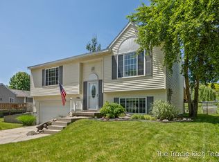 169 Oak St, Rockford, MI