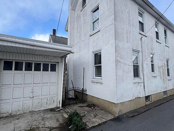 4th image of 812 Willow St