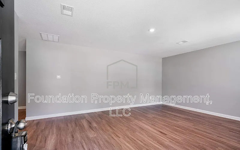 4 bed, 2.0 bath, 1582 sqft, $1,650 — Photo 4