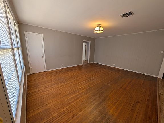 3rd image of 811 Schriever St