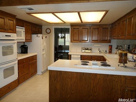 5th image of 9603 N Trenton Way