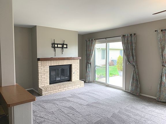 3rd image of 423 N Thornwood Dr APT A
