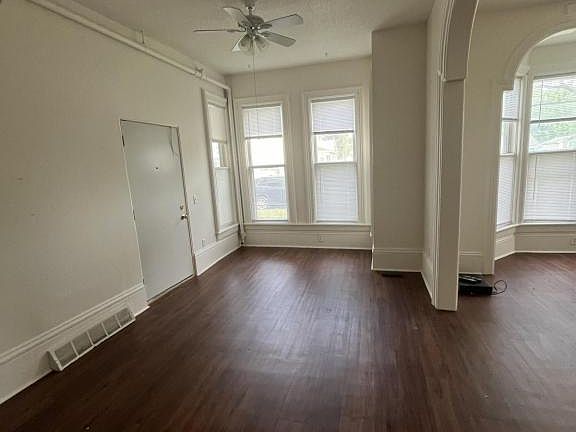 4th image of 427 W Muskegon Ave #4