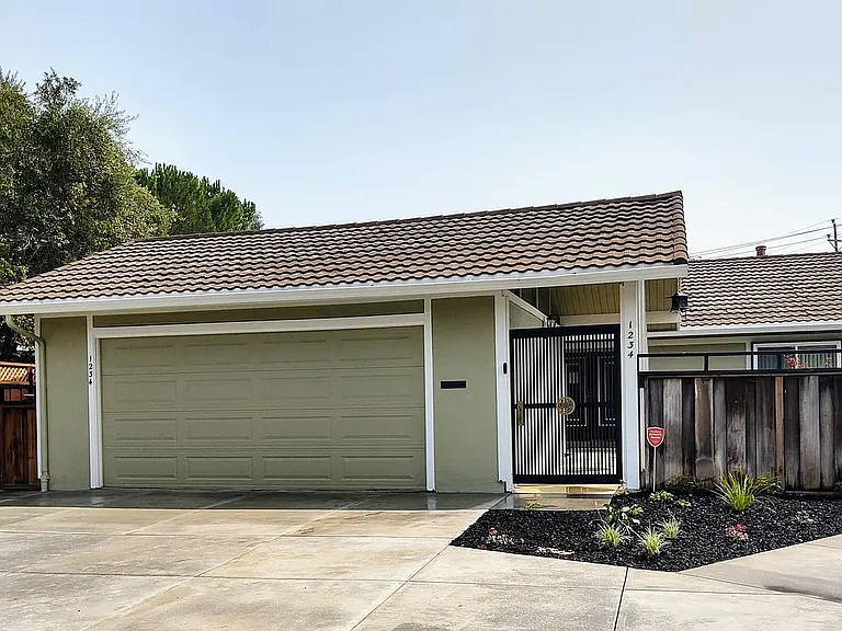 1234 Belknap Ct — Photo 2