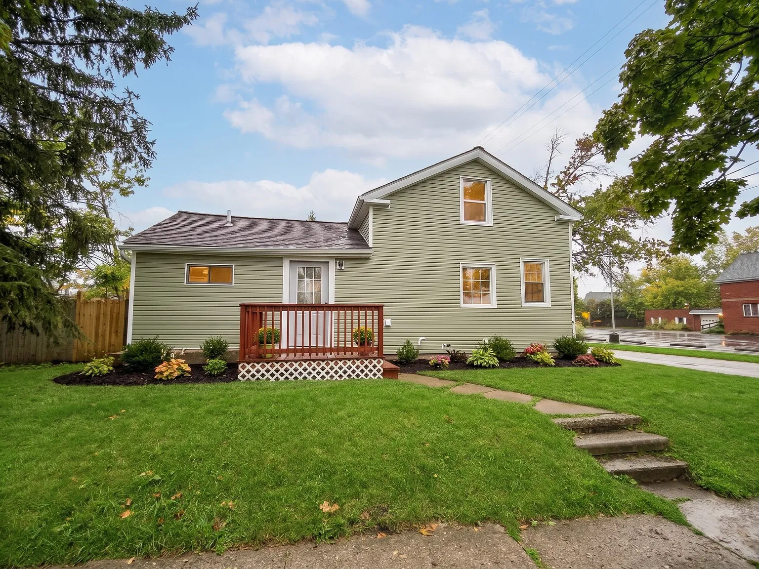 3 bed, 1108 sqft, $1,395 — Photo 1