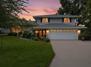 980 Lydia Ave W, Roseville, MN 55113