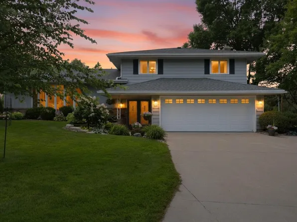 980 Lydia Ave W, Roseville, MN 55113