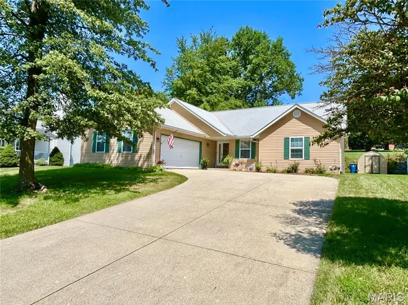 3225 Tanglebrook Dr, Shiloh, IL 62221