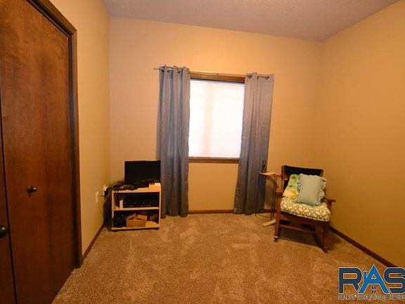 5th image of 745 E El Dorado Ct