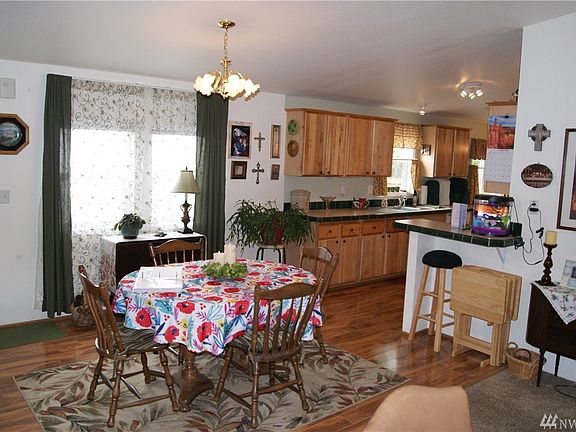 4th image of 10413 196th St Ct E